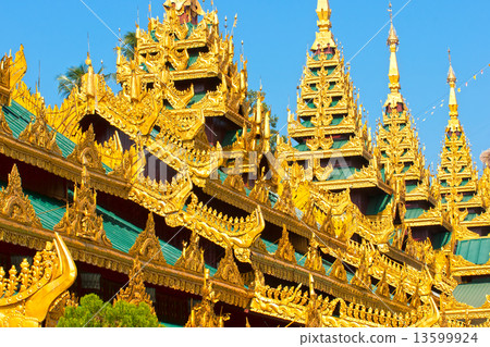 Shwedagon Paya, Yangoon, Myanmar. 13599924