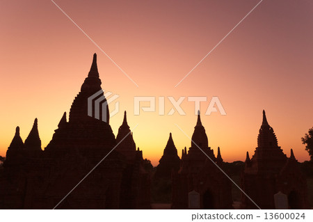 Silhouette of Buddhist Pagodas at sunrise, Bagan, Myanmar.. 13600024