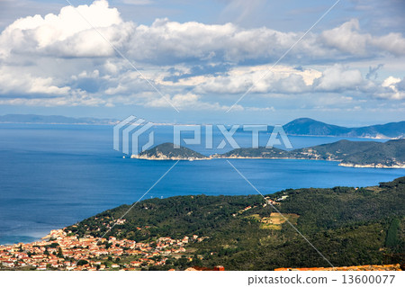 Beautiful coastlines in Elba island. 13600077