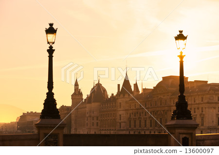 Palais de Justice, Ile de la Cite, Paris - France Palais de Justice, Ile de la Cite, Paris - France 13600097