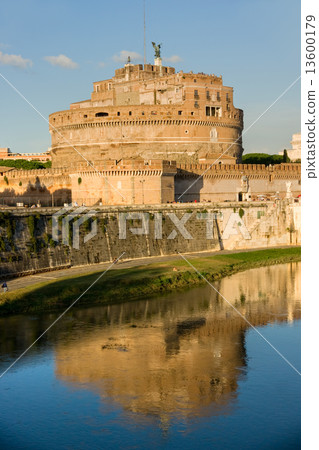 Castel Sant'angelo and Bernini's statue on the bridge, Rome, Ita Castel Sant'angelo and Bernini's statue on the bridge, Rome, Ita 13600179