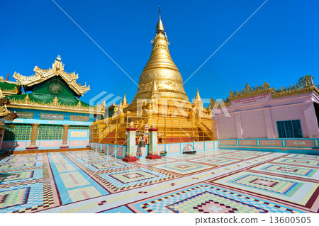 Golden pagoda in sagaing hill, Mandalay, myanmar. 13600505