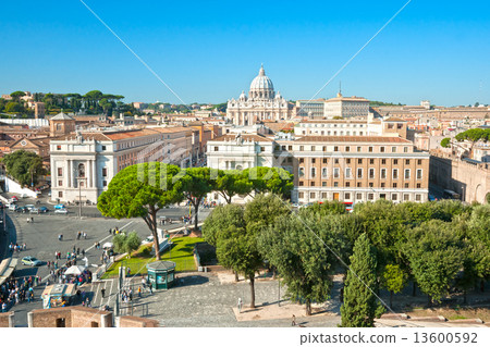 San Peter, Rome, Italy. 13600592