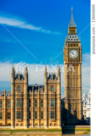 The Big Ben, the House of Parliament and the Westminster Bridge 13600600