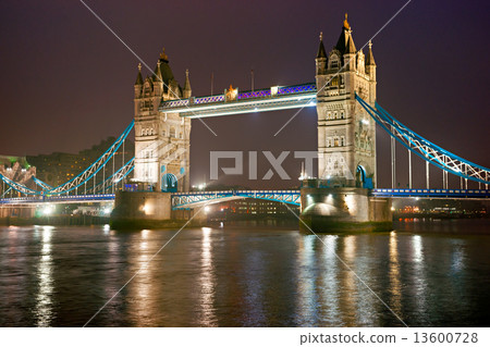 Tower Bridge, London, UK 13600728