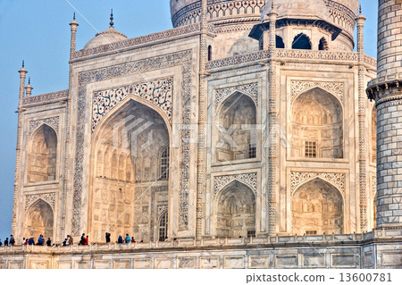 Taj Mahal at sunset, Agra, Uttar Pradesh, India. Taj Mahal at sunset, Agra, Uttar Pradesh, India. 13600781