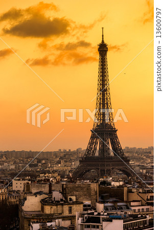 Eiffel tower at sunrise, Paris. 13600797