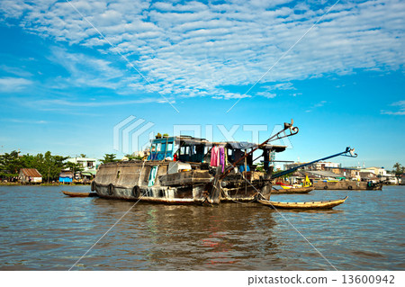 Boats in a harbor in the Mekong delta, Can Tho, Vietnam 13600942