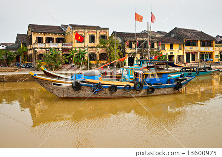 View on the old town of Hoi An. Vietnam 13600975