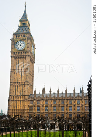 The Big Ben, the House of Parliament and the Westminster Bridge 13601095