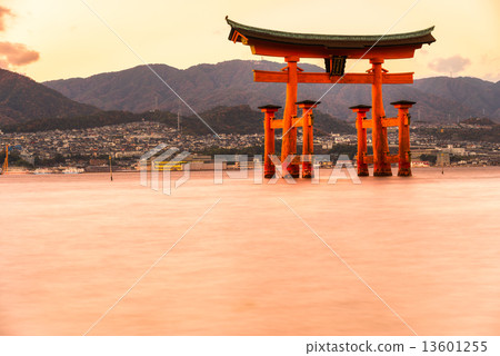 Hiroshima Atomic Bomb Dome, Japan. Hiroshima Atomic Bomb Dome, Japan. 13601255