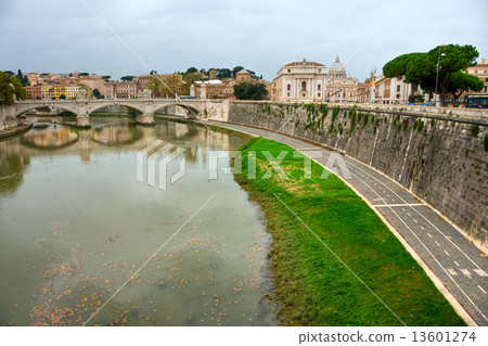 Panoramic view of San Pietro Baqsilica and Vittorio Emanuele Bri Panoramic view of San Pietro Baqsilica and Vittorio Emanuele Bri 13601274