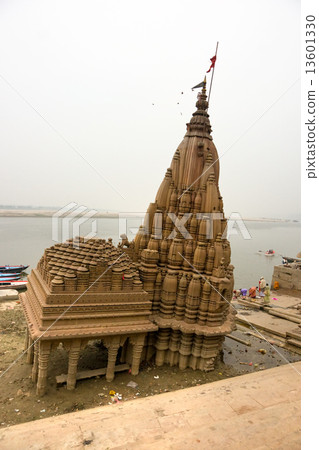 Damaged temple on the Ganges, Varanasi (Benares) Damaged temple on the Ganges, Varanasi (Benares) 13601330