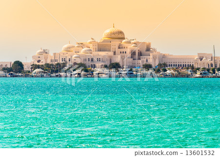 Emirates Palace, Abu Dhabi, United Arab Emirates Emirates Palace, Abu Dhabi, United Arab Emirates 13601532