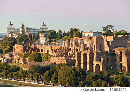 View of Circus maximus and Vittorio emanuele monument at sunset 13601651