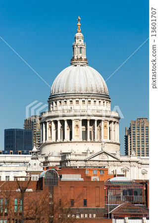 The Big Ben, the House of Parliament and the Westminster Bridge The Big Ben, the House of Parliament and the Westminster Bridge 13601707