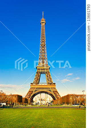 Eiffel tower at sunrise, Paris. 13601793