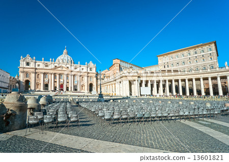 San Peter, Rome, Italy. 13601821
