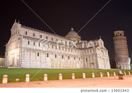 Pisa, Night view of Piazza dei Miracoli. 13601843
