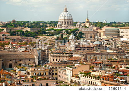 San Peter square, Rome, Italy. 13601844