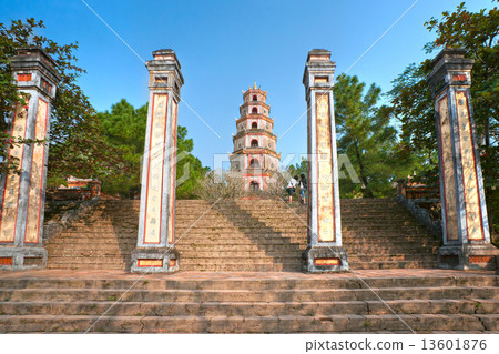 Thien Mu Pagoda, Hue, Vietnam. 13601876