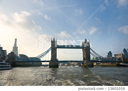 Tower Bridge, London, UK 13602016