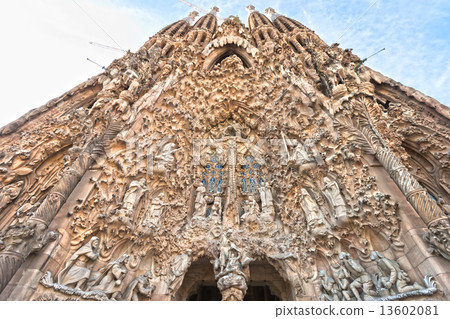BARCELONA, SPAIN - DECEMBER 14: La Sagrada Familia - the impress BARCELONA, SPAIN - DECEMBER 14: La Sagrada Familia - the impress 13602081