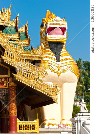 Shwedagon Paya, Yangoon, Myanmar. 13602083