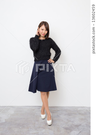 年輕的女士 年輕的女士 13602459