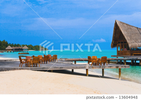 Cafe on the beach 13604948