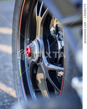 Motorcycle rear wheel 13606275