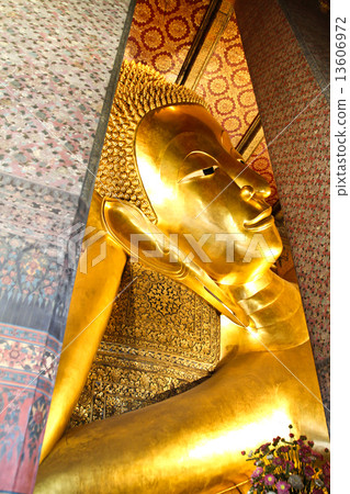 Reclining Buddha gold statue ,Wat Pho, Bangkok, Thailand. Reclining Buddha gold statue ,Wat Pho, Bangkok, Thailand. 13606972