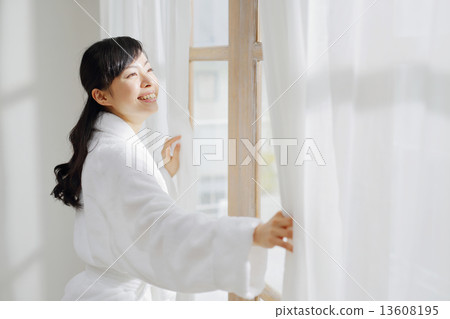 Gown / lady Gown / lady 13608195