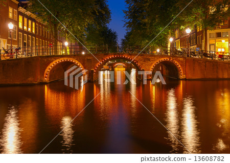 Night city view of Amsterdam canals and seven bridges Night city view of Amsterdam canals and seven bridges 13608782