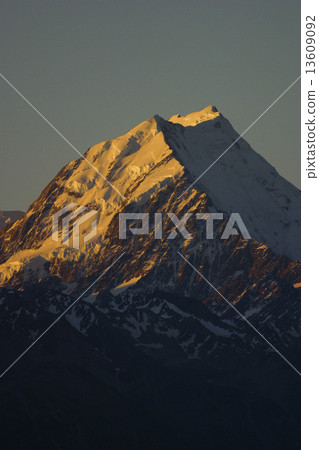 庫克山地區沐浴在夕陽餘暉中。 庫克山地區沐浴在夕陽餘暉中。 13609092