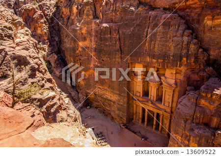 Petra 13609522