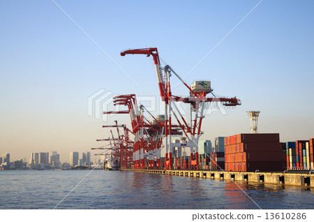 Gantry crane in Tokyo Bay Area Gantry crane in Tokyo Bay Area 13610286