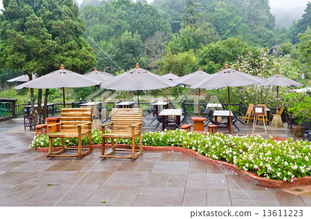 Seating area of the restaurant in the morning. Seating area of the restaurant in the morning. 13611223