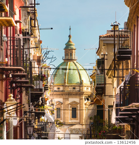 Traditional Italian medieval narrov street in Plermo. 13612456