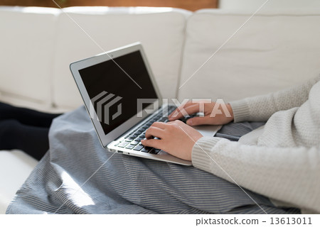 Women and computer Women and computer 13613011