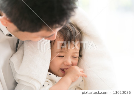 Parent and child Parent and child 13613086