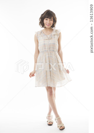 年輕的女士 年輕的女士 13613909