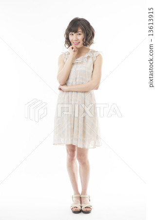 young woman      13613915