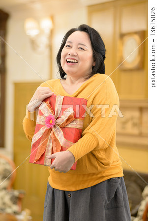 Middle-aged women who are pleased to receive presents on anniversary Middle-aged women who are pleased to receive presents on anniversary 13615026