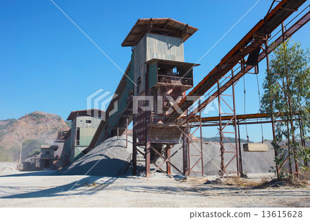 rock crusher machine industry chain moving to logistic gravel us 13615628