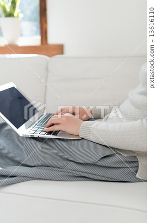 Women and computer Women and computer 13616110