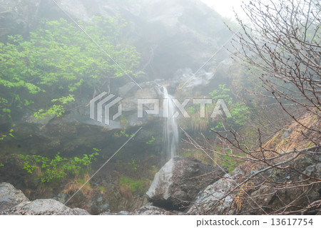 幽靈瀑布 13617754