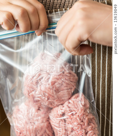 Preserve minced meat 13619849