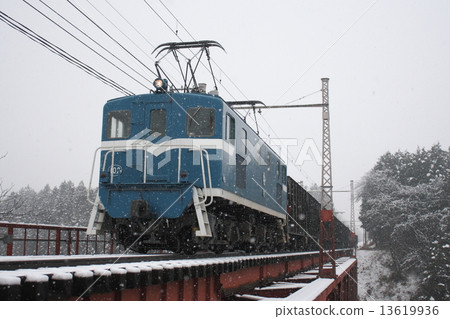 Lime transport freight train running Chichibu Railroad Lime transport freight train running Chichibu Railroad 13619936