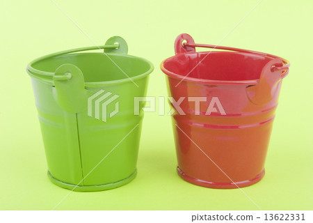 Two iron buckets. Two iron buckets. 13622331